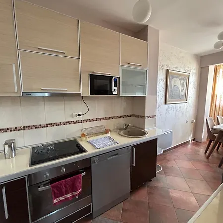 Irina's Peaceful And Comfort Zone, Center Of Apartment